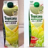 メロン果汁2％だったトロピカーナの「100％ まるごと果実感メロンテイスト」。 左は以前のパッケージで、右は今年5月から変わった新パッケージ。 以前のにも「リンゴ・マスカット・バナナ」は少しだけ印刷されていますが、うーん、確かにこれではメロン100％と勘違いするかも。 キリン　エグww。