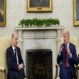 Президент США Джо Байден та канцлер Німеччини Олаф Шольц обговорюють війну Росії проти України за зачиненими дверима у Вашингтоні у п'ятницю, 3 березня