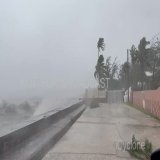 3 pm. On the waterfront in Belize City, near the edge of the eye. The sea is wanting to come over that wall. Chasing #Hurricane # LISA in #Belize