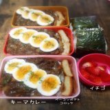 今日はお弁当３つとサッカー軽食末っ子娘ちゃんは今日はお友達と一緒に食べるそうなのでイチゴつけといたよッ弁当 #お弁当　#お弁当記録