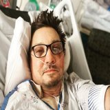 Голливудский актёр Джереми Реннер поделился снимком из&nbsp;больницы.   &laquo;Спасибо всем за&nbsp;добрые слова. Я&nbsp;сейчас не&nbsp;в&nbsp;форме, чтобы печатать. Но&nbsp;я&nbsp;шлю любовь всем вам!&raquo;,&nbsp;&mdash; написал Реннер на&nbsp;свое