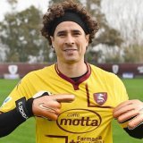 Memo Ochoa YA es el nuevo portero de Salernitana de Italia. El mejor portero mexicano de la historia. El jugador mexicano con mejor actuaciones en Mundiales. Y el &uacute;nico guardameta mexicano que ha competido en Ligas TOP 5 de Europa. Ejemplo de 
