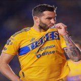 Qu&eacute; lujo seguir teni&eacute;ndote en la Liga MX. Gracias por tanto f&uacute;tbol, @10APG. LEGENDARIO.   @TigresOficial