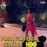 cara, um dos maiores acertos dessa adapta&ccedil;&atilde;o foi o aprofundamento do v&iacute;rus, aquela cena dos infectados deitados mostrando que todos est&atilde;o conectados e quando um deles v&ecirc; a tess e sente o cordyceps nela, que incr&iacu