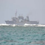 陸自ヘリ事故、今朝8:30頃、伊良部島北側約6㎞で飽和潜水にて要救助者5名と損壊したヘリの一部が確認されたとのこと。厳しい環境の中、全力をあげて対応された隊員の皆さんに敬意を表します。引き続き安全を確保して捜索を継続し、残された不明者を一刻も早く発見して下さい。