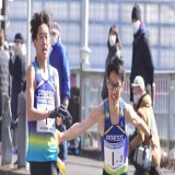 【本日の紙面】 先日の地域貢献活動で小学生のランニング教室を実施した #陸上 の #プレス工業   地元の実業団は4年ぶりの #ニューイヤー駅伝 出場を掲げ、動き出しています  地域と共に上州路へ　プレス工業、若返り図りチーム再建 | カナロコ by 神奈川新聞