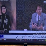 من المؤسف ان برنامج (مع المغرب من واشنطن) على Medi1 لا يدرج بالانجليزية عوض الترجمة المدبلجة ليكون مفيدا من ناحية فهم اللغة وتعليمها للمغاربة وارساخ لغة العلم والعالم في المجتمع المغربي.