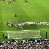 アルゼンチン代表の選手達がサポーター達と共にチャントを歌う