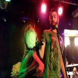 КАРМА! Капитану ВС #РФ Игорю "Берегу" Мангушеву, державшему череп убитого в Мариуполе солдата #ВСУ, прострелили голову. Выстрел сделан в упор, когда Мангушев стоял на коленях.  #Мангушев #Берегу #Мариуполь #АЗОВ #РоссияСмотри #РоссияДумай #груз200 #в