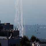 حزب الله يطلق 125 صاروخا خلال ساعتين والجيش الإسرائيلي يستولي على شاحنات إطلاق في لبنان