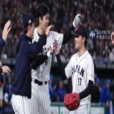 #WBC 準々決勝のイタリア戦、#大谷翔平 らに出迎えられる #伊藤大海 です。 #WorldBaseballClassic #ワールドベースボールクラシック #samuraijapan   WBC関連ニュースはこちら&rarr;