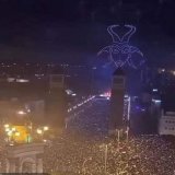 Дроны в Барселоне, чтобы поздравить с Новым годом. Помним, что мэр города Барселона, братсий город Киева, возможно поэтому мэр Барселоны желает хорошего и адского нового года. Смотрите изображение. Дьявольский спектакль.