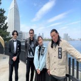 #10万円でできるかな 次回は5/16(月)  スクラッチ旅！  横浜を旅するのは&hellip;  #藤ヶ谷太輔 #中井貴一 #秋山竜次 ( #ロバート ) #新井恵理那  ドラマの撮影中&hellip; 「10万円おもしろいね」と 藤ヶ谷さんに話してくれた中井さん。 本当に来てくれました！  お二人の仲の良さが 伝わるロケになっています。