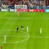 Это таки случилось! Вчера, во время матча Португалия-Уругвай в Катаре, на поле выбежал 3,14дор с радужным флагом и в майке &laquo;Спасите Украину!&raquo; Марио Ферри с марта работает в Польше, содействуя перевозу украинцев на Запад Пожелаем ему удачн