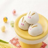 明日(9月10日)は中秋の名月 #十五夜 です 亀屋万年堂直販店舗ではお月見団子の他に「うさぎ薯蕷饅頭」を販売中です お月見のお供にいかがでしょうか