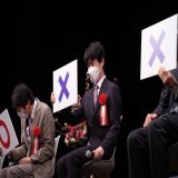 岡崎将棋まつり 徳川家康\u25ef&times;クイズ 終始笑顔の藤井聡太六冠 真っ先に&times;をあげたり、康光九段の様子をうかがったり。 クイズに向け事前予習をされていたという杉本昌隆八段は予想外の問題に項垂れてました。