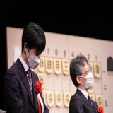 岡崎将棋まつり 石田和雄九段から過密日程での対局について「そんな大変じゃないんじゃないですか、本当のこと言うと」と問われ、この笑顔の藤井聡太六冠。
