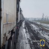 #UkraineRussianWar  Трасса Мариуполь-Бердянск 80км заставлена грузовиками. Таким образом орки обеспечивают логистику БК на Запорожском плацдарме. Мобильные армейские склады. При потребности транспорт идет не в точку накопления , а непосредственно на 