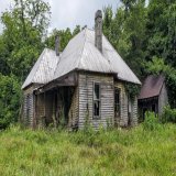 I wanted to hear her story.  She wasn't talking... #abandoned #abandonedhouses #abandonedfarm #rural #houses #picoftheday #PHOTOS #photooftheday #photography #photographyislife #photographylovers #backroadsrunning #EastTN #Tennessee #freelancer