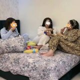 ملي تشوفنا دايرين هاد الجلسة عرف بلي كلشي غيتجبد فالهضرة العائلة والصحاب والعراسات غانوليو بحال برنامج ناس بلا حدود