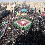 یکی از این دانش آموزایی که به زنگ سبز پرچم هستش،من هستم اون موقع ۱۵ سالم بود #می_آیم_چون  #یزد_ما