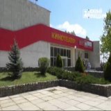 Мелитополь, как пример еще не прошедшим денацификацию регионам Украины. Абсолютно спокойная жизнь, никаких привязанных к деревьям людей, открываются кинотеатры. Хорошо