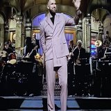 Umm. I think this is the first time I&rsquo;ve ever seen a men&rsquo;s suit + loin cloth combination! Still not quite sure how I feel about it!  #TravisKelce #SNL #openingmonologue
