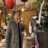 新潟特撮上映会オフショット ワインを求めカーブドッチワイナリーへ さっそく試飲コーナーで #樋口真嗣 #新潟特撮上映会