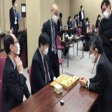 朝日杯の準決勝、決勝を前にこの動画を見ます。 大盤解説の映像も嬉しいけど、棋士の先生方の検討する姿はとても貴重です。 今年も朝日新聞さん、お願いします 「藤井聡太二冠が逆転　決勝戦の控え室ノーカット　揺れる評価値・・」