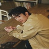 пост от 2023.02.08【weibo 郭丞官方工作室 郭丞】   「初春午后，阳光倾落，风也正好，少年温暖有力量。今日大雍探案团团建日[打call]精彩已就绪@郭丞  摄影：@ zhouE_rohma」     #guocheng