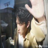 пост от 2023.02.08【weibo 郭丞官方工作室 郭丞】   「初春午后，阳光倾落，风也正好，少年温暖有力量。今日大雍探案团团建日[打call]精彩已就绪@郭丞  摄影：@ zhouE_rohma」     #guocheng