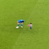 【ほっこり】モロッコのGKブヌが試合終了後に息子とボール遊び。グローブを渡し「キャッチング」させるシーンも