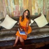 NE T'EXCUSE JAMAIS D'&Ecirc;TRE UNE FEMME AMBITIEUSE. FORTE ET CONFIANTE. BEAUCOUP TE CRITIQUERONT MAIS PEU T'AFFRONTERONT.