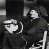 Old photos of Spanish women from Montehermoso, C&aacute;ceres, Extremadura. The one on the left is a craftswoman, probably a widow because of her outfit, making the traditional cap that is the symbol of the village.  The one on the right is a single 