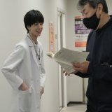 こんにちは めざましテレビのリポーター、いかがでしたでしょうか 魅力満載のグランピング施設でした さて、本日21時〜は、#PICU小児集中治療室 第2話です 監督と矢野先生の撮影合間のお写真を お楽しみに（MG） @PICU_cx