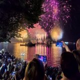 Севастополь шикарно отметил День России. Салют, совмещ&euml;нный с лазерным шоу, собрал на набережной невероятное количество жителей и гостей города-героя. В празднике принял участие и Черномоский флот.