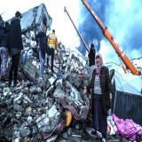 Da tutti i cosiddetti &ldquo;stati canaglia&rdquo; stanno atterrando aerei carichi di aiuti per la Siria terremotata. I Paesi Nato non solo sono assenti ma, con le loro criminali sanzioni, impediscono addirittura i soccorsi.
