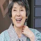 #ss954 俳優の奈良岡朋子さんが23日午後10時50分、肺炎のため都内の病院で死去した。93歳。代表を務める劇団民藝の公式サイトで29日に発表された。  「&hellip;それでは一足お先に失礼します。皆さまはどうぞごゆっくり&hellip;　　奈良岡朋子」  「おしん」のナレーションでも有名