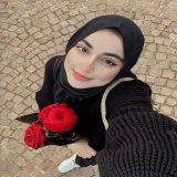 The flowers make me happy what about u ? &hearts;️\ud83c\udf39...&rlm;#photoshoot#hijabstyle#hijaber#hijabinspiration#hijabs#black#turkey#hijaboutfit#hijaboutfit#hijabfashion#hijabers#hijablook #lookoftheday #lookbook #worldwidehijab#turkey#morocco#t