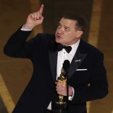 コロナ禍を救ったマーヴェリックの 音響賞。  大盛り上がりのナートゥの披露。  ブレンダンフレイザー、 魂と涙のスピーチ。  西部戦線異常なしの快進撃。  作品賞に輝いたエブエブ。  ハリソンフォードと キー・ホイ・クァンの再会の固いハグ。  今年もドラマがたくさん。 熱かった。  #Oscars95