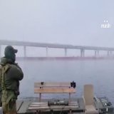Историческое видео. Антоновский мост, туман и российские военные, спокойно переходящие на левый берег Днепра.