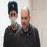 Der russische Kremlkritiker Kara-Mursa ist in Moskau zu 25 Jahren Haft verurteilt worden. Ihm wurde unter anderem Hochverrat vorgeworfen. Kara-Mursa hatte Russlands Krieg gegen die Ukraine scharf kritisiert. Die Bundesregierung fordert seine Freilass