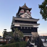 \u25cf 清洲城(再訪)  織田信長と織田信秀(父)の居城として知られている清洲城 信長は桶狭間の戦いの際、この城から出陣 また、信長の没後に行われた清洲会議の舞台となり、歴史が動いた城 清洲古城公園に残る丘は本丸土塁と言われています  彼と2人で行った、あの日以来の清洲城&hellip;  #御城印 #どうする家康