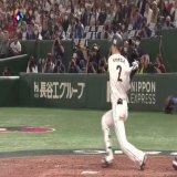 【 #侍ジャパン 】小指を骨折しながらも今日スタメン復帰の #源田壮亮 がタイムリーヒット！！戦い続ける姿勢を示すひと振りです #ワールドベースボールクラシック