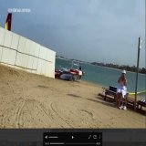 Юлия Тимошенко "воюет за Украину" на пляжах Дубая  Главу фракции "Батькивщина" Юлию Тимошенко заметили в Дубае. Журналисты сняли её на видео на пляже. Увидев людей с камерами, Тимошенко ушла.  Также на пляже заметили ее мужа, 62-летнего Александра Ти
