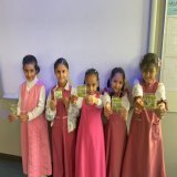 تكريم |  كرمت معلمة الصف الأول/١ نجمات الإملاء متمنين لهن مزيداً من التميز والابداع.  #وزارة_التعليم  #تعليم_ينبع