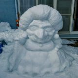 フン、雪だるま職人としにゃんというのかい？贅沢な名だねぇ。 今からおまえの名前はトンだ。いいかい、トンだよ。分かったら返事をするんだ、トン！！   は、はいっ！ #雪像 #一人雪祭り #雪だるま職 #千と千尋の神隠し #湯婆婆 #ジブリ #スタジオジブリ #夏木マリ
