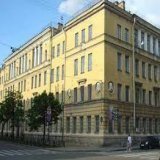 У нас была крутая школа. 171-ая, в Ленинграде. Набутов, Невзоров, куча детей актёров, режиссёров, комитетчиков. Учителя только высшей категории. Мне очень нравилось учиться. В школу спешил по утрам. За образование просто благодарен.