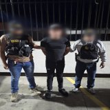 MP coordina aprehensión por el delito de asesinato en grado de tentativa La Fiscalía contra el Delito de Femicidio coordinó con la Policía Nacional Civil la aprehensión de Juan H. en la zona 4 de la ciudad de Guatemala. La detención se ejecutó en cum