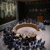 Учитывая недавнее землетрясение, большинство стран помогают Турции и Сирии немного уменьшить страдания. Ночью дома женщин и детей, пострадавших от землетрясения в Сирии, обстреливаются ракетами. Я хочу знать, в чем причина молчания и равнодушия мира 